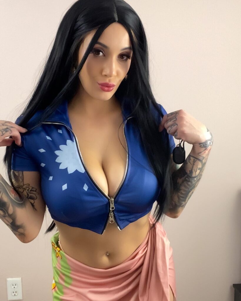 Noelle Easton: Biography, Age, Career & Net Worth