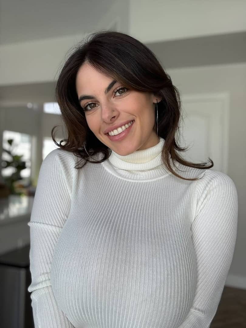 Who Is Alexa Pearl? Age, Career, Height, Net Worth & Bio